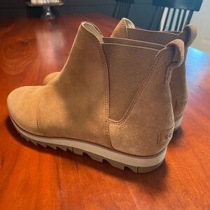 Sorel Flat Ankle Boots 8